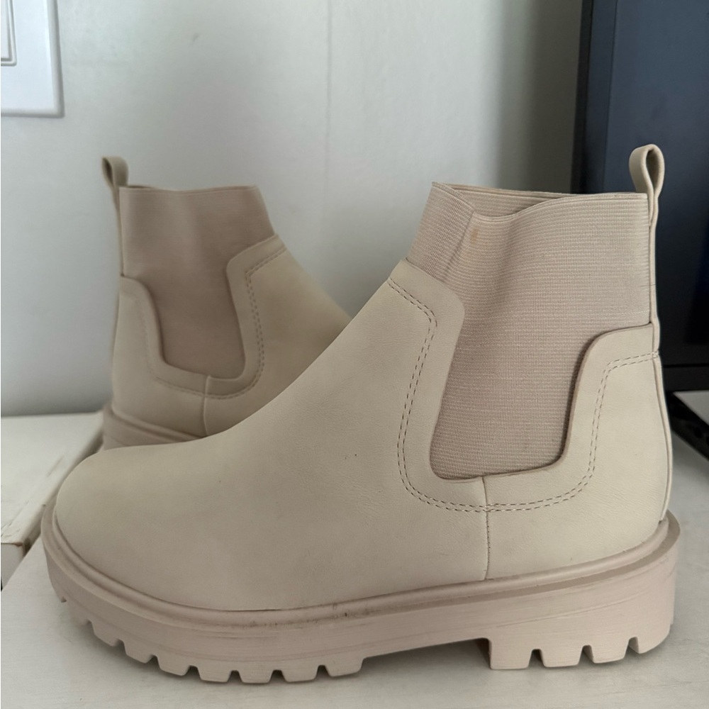 Soda Women's Beige Ankle Booties